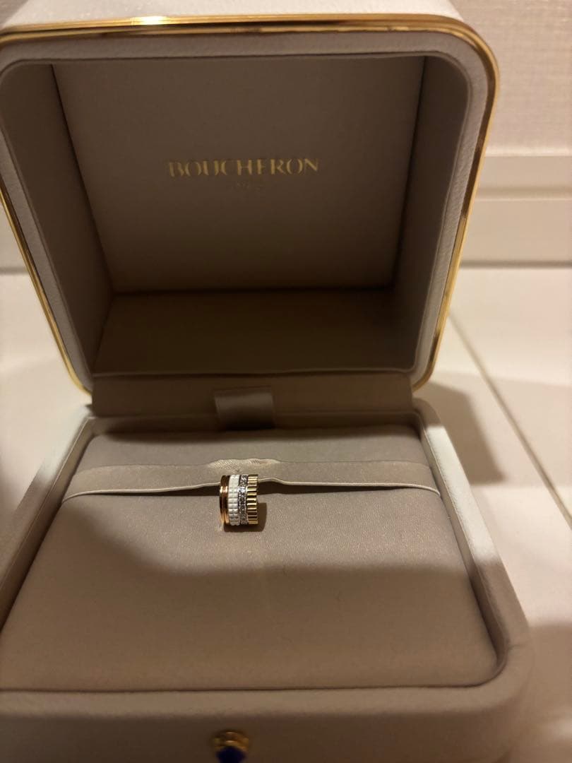 かや　BOUCHERON ブシュロン　ダイヤモンド　イヤーカフ