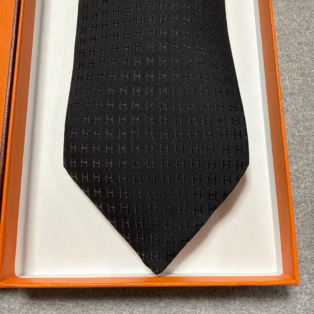 極美品　エルメス　ネクタイ　黒　H柄H織ファソネ