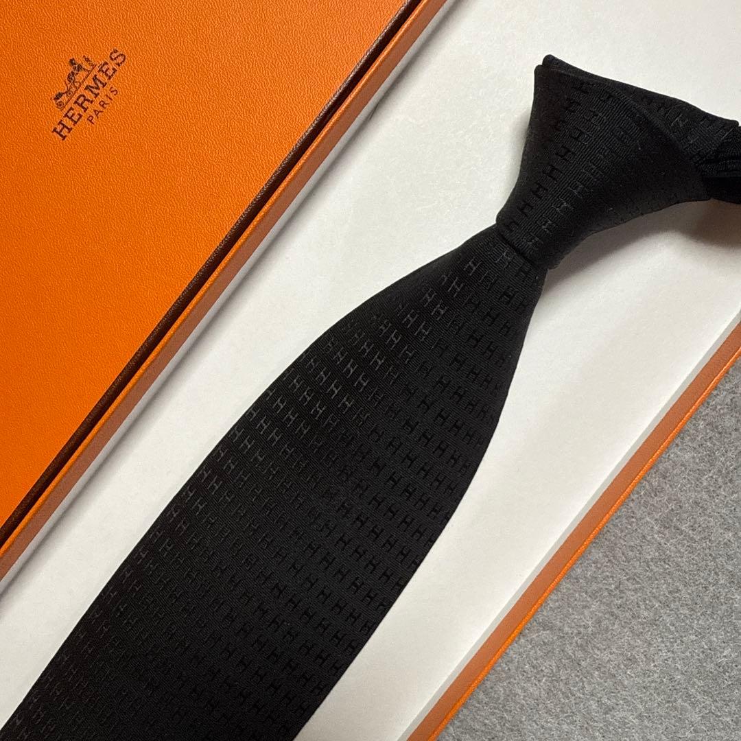 極美品　エルメス　ネクタイ　黒　H柄H織ファソネ