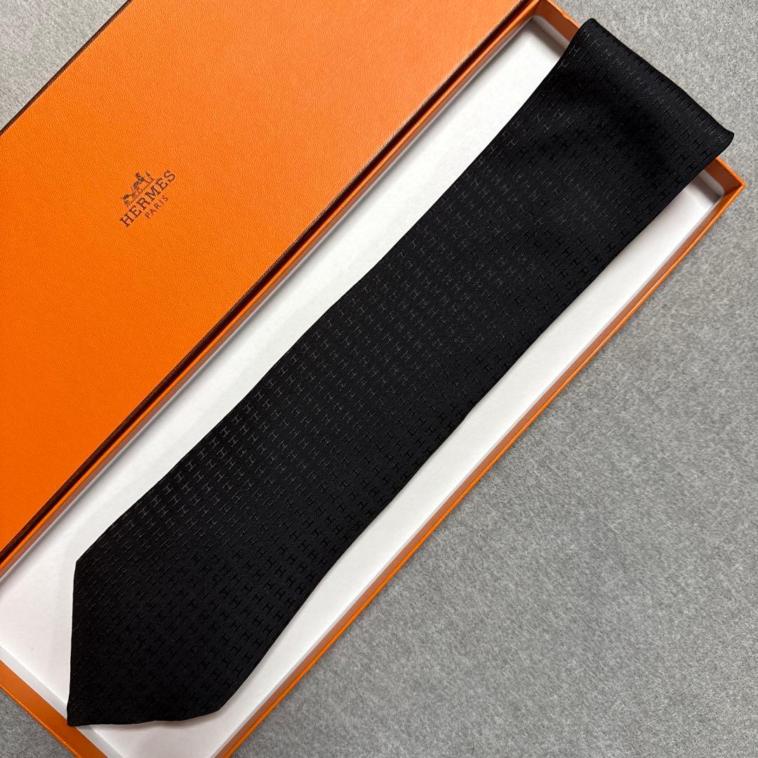 極美品　エルメス　ネクタイ　黒　H柄H織ファソネ
