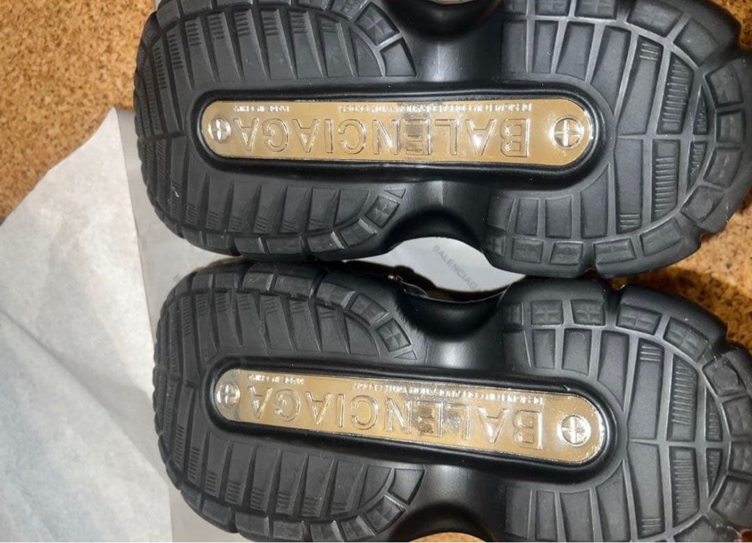 BALENCIAGA クロックス