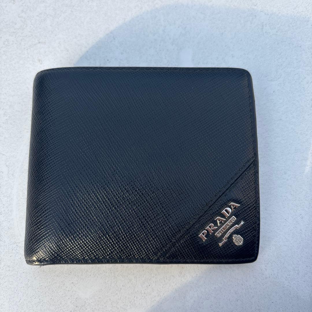 ✨極美品✨PRADA プラダ 二つ折り財布 三角プレート ブラック