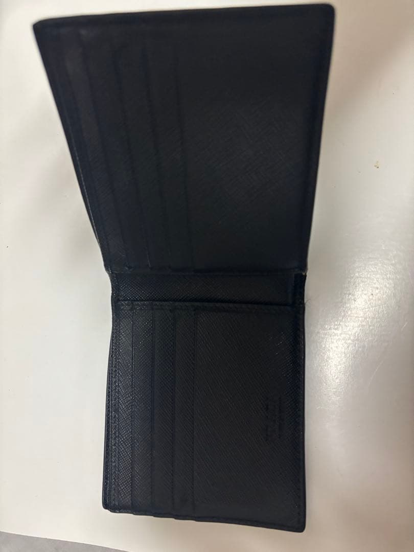 ✨極美品✨PRADA プラダ 二つ折り財布 三角プレート ブラック