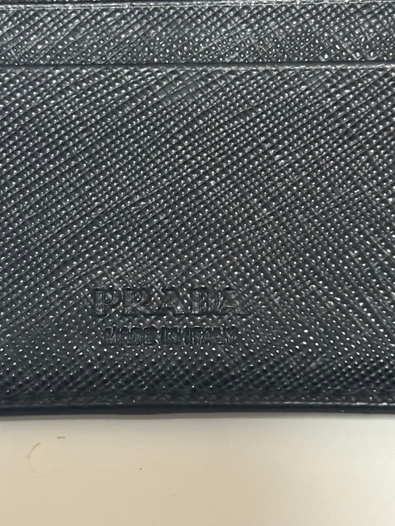 ✨極美品✨PRADA プラダ 二つ折り財布 三角プレート ブラック