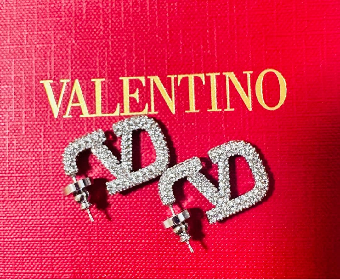 VALENTINO シグネチャー クリスタル ピアス