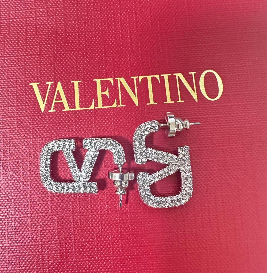 VALENTINO シグネチャー クリスタル ピアス