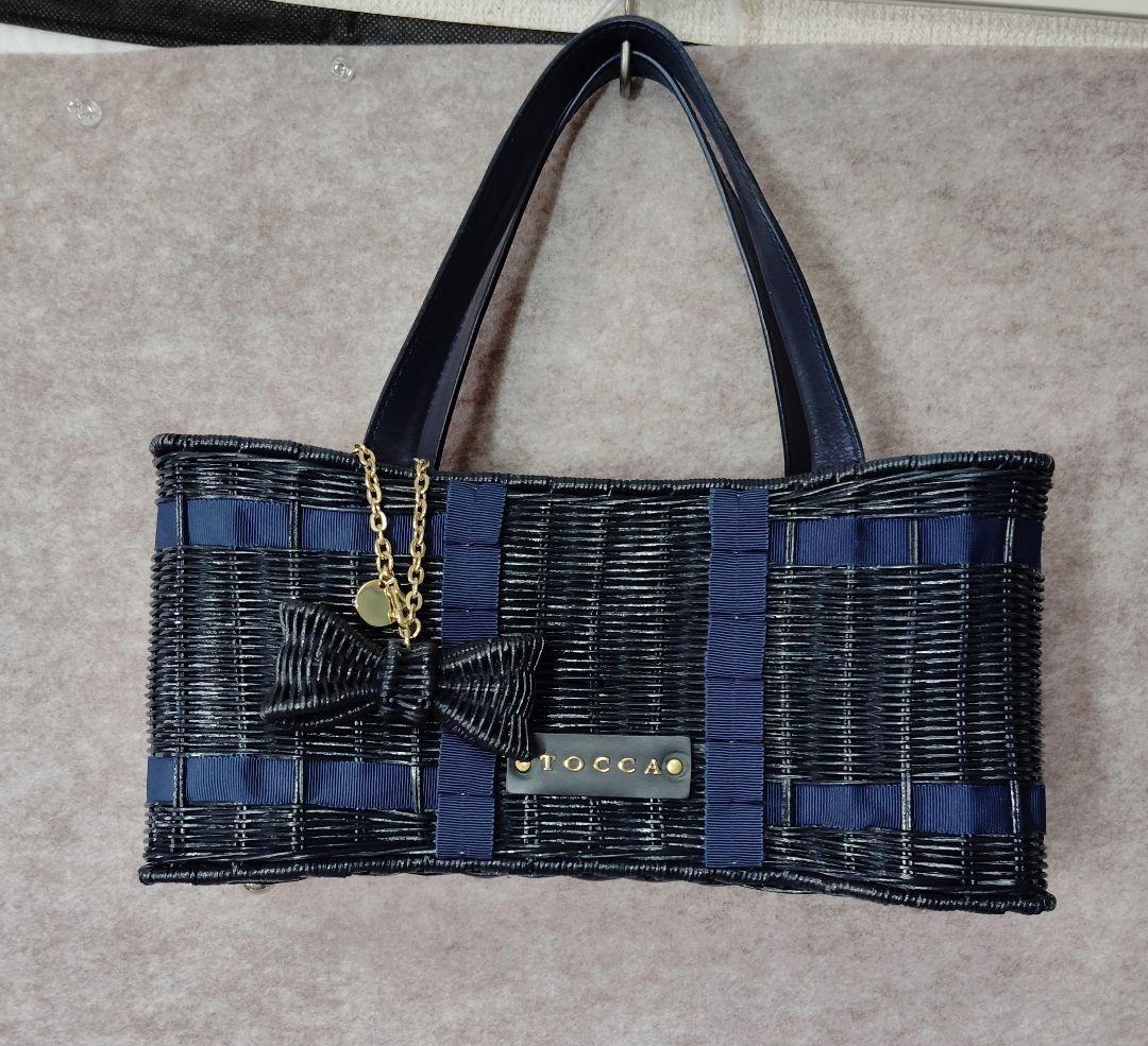 【3573】TOCCAラタン 巾着 カゴバッグ リボンチャーム ネイビー