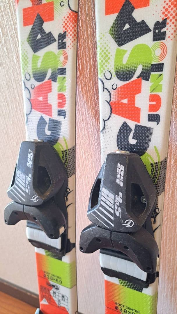 オガサカジュニアスキー板　J2 90cm　ビンディング付き