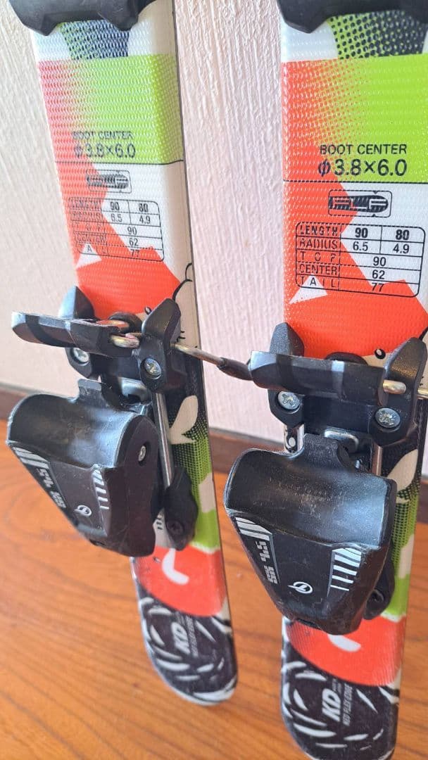 オガサカジュニアスキー板　J2 90cm　ビンディング付き