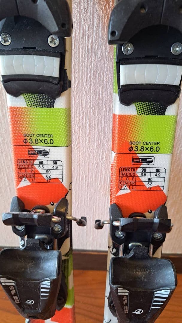 オガサカジュニアスキー板　J2 90cm　ビンディング付き