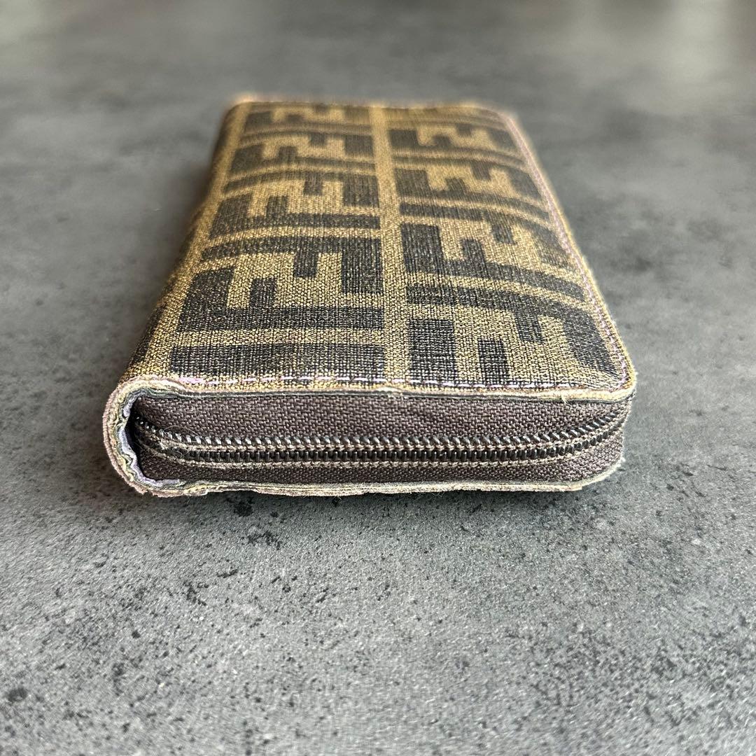 FENDI ズッカ柄　長財布 ラウンドファスナー　ラウンドジップ 内側パープル