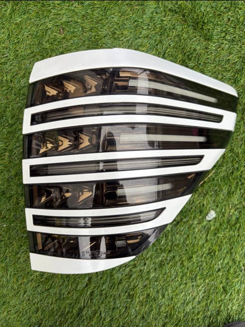 希少カラー アルファードヴェルファイア 20系 ヴァレンティ テールランプ