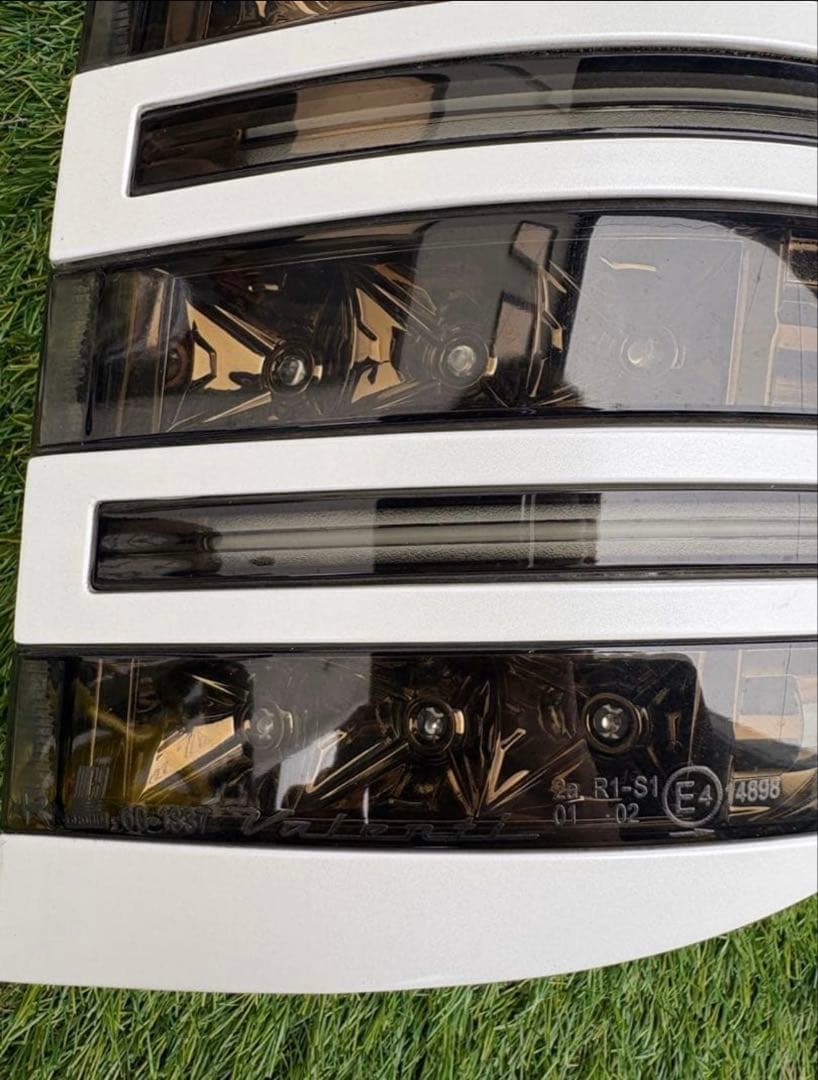 希少カラー アルファードヴェルファイア 20系 ヴァレンティ テールランプ