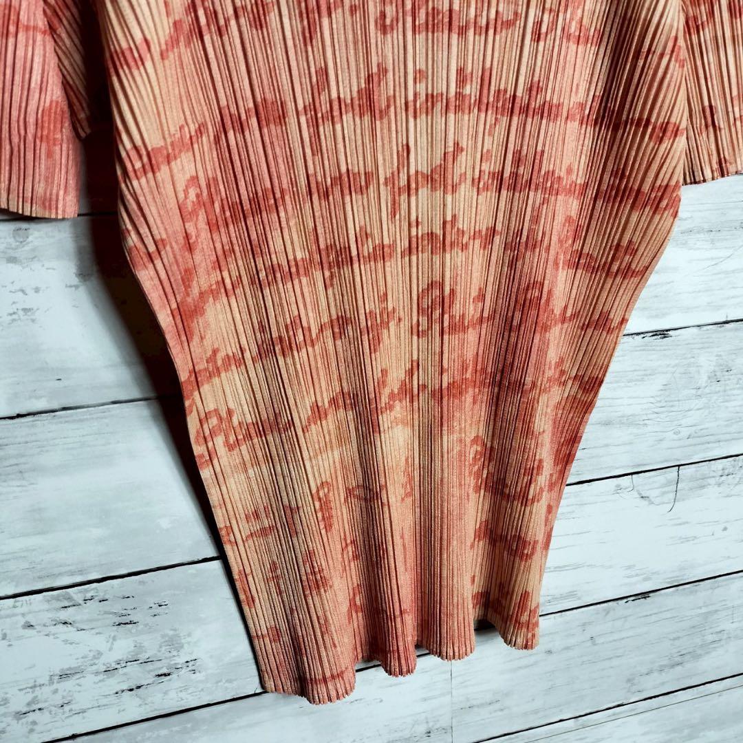 プリーツプリーズ 英字プリント テキスト Tシャツ カットソー 半袖 総柄