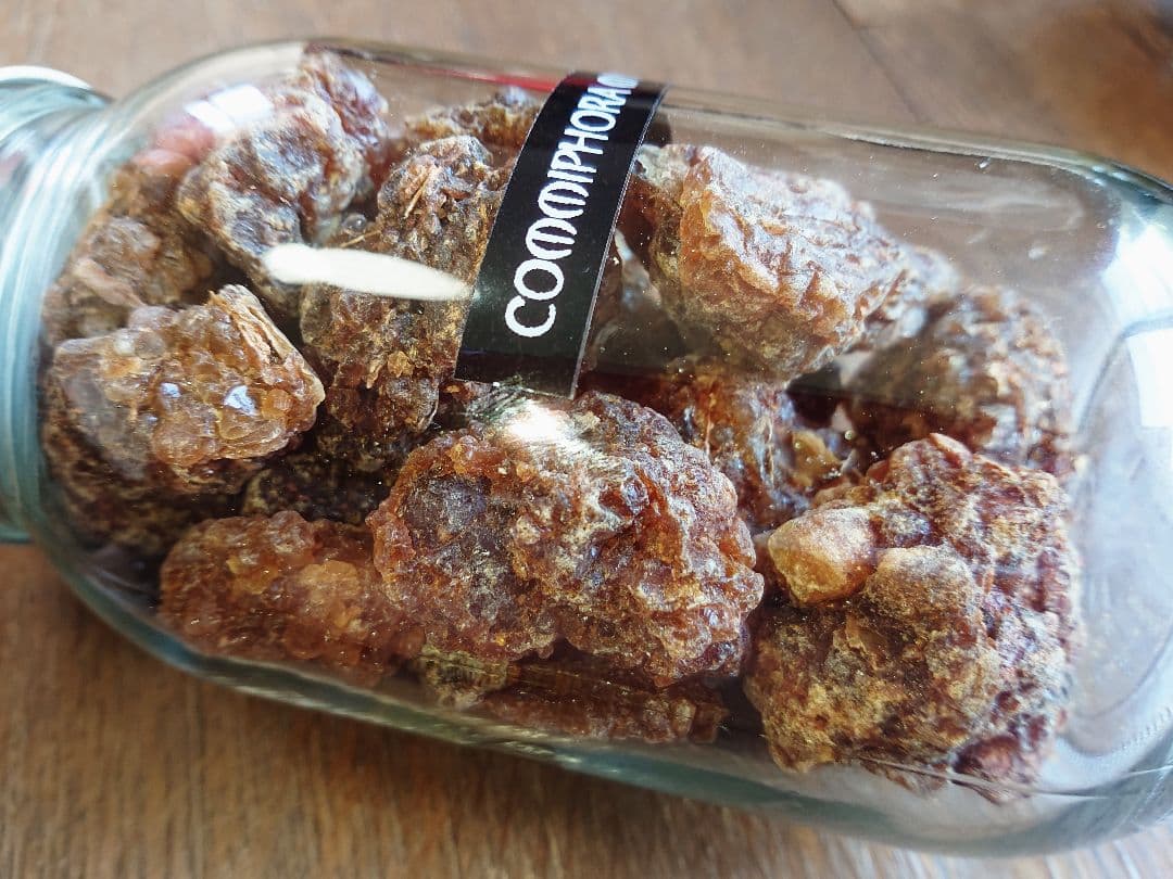 Myrrh SOMALIAコミフォラ ミルラ 没薬 天然樹脂香 [大きな樹脂岩]