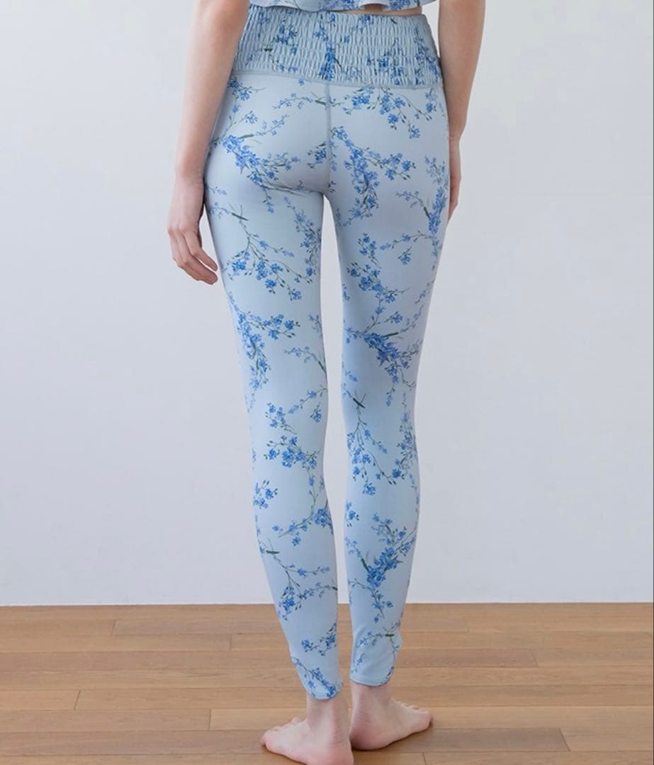 スプリングフラワーシャーリングレギンス　スカーラSUKALAヨガウェア新品未使用