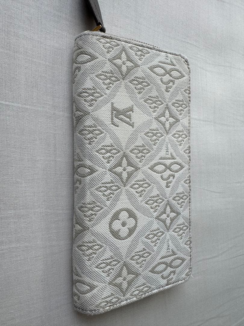 Louis Vuitton グレー 長財布