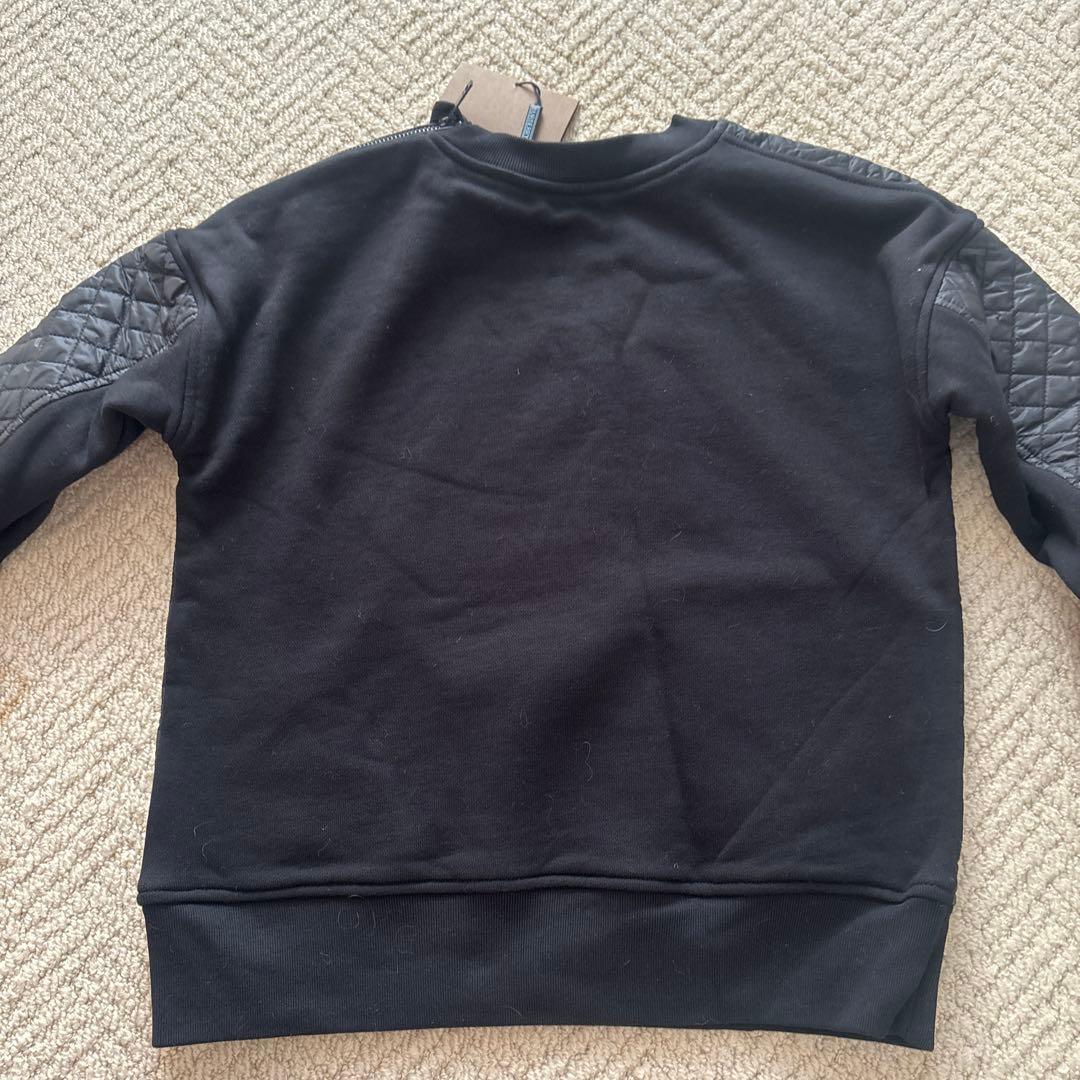 4*♬様 バーバリーキッズ　ブラックキルティングトレーナー　未使用