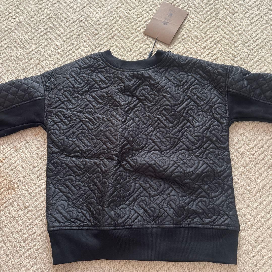 4*♬様 バーバリーキッズ　ブラックキルティングトレーナー　未使用