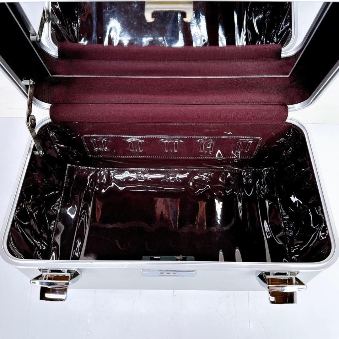 希少！ゼロハリバートン プロ仕様コスメケース ZERO HALLIBURTON