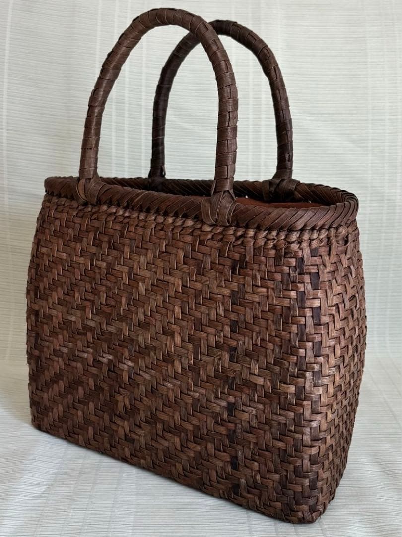 新品 長野県産　胡桃　国産蔓使用　網代編み　山葡萄籠バッグ　サイズM