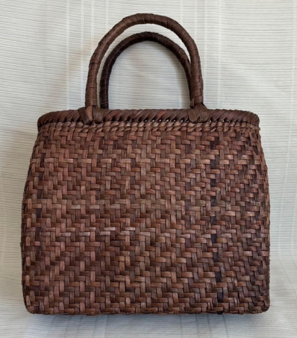 新品 長野県産　胡桃　国産蔓使用　網代編み　山葡萄籠バッグ　サイズM