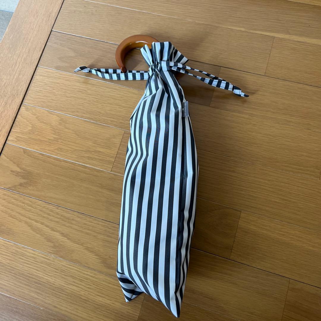 美品 サンバリア100 日傘 2段折 フリル