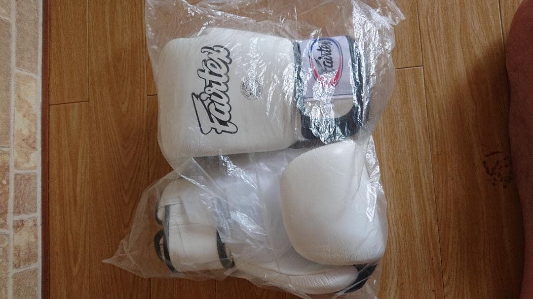 Fairtex ボクシンググローブ ホワイト