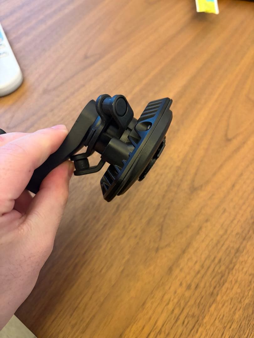 QUADLOCK衝撃吸収ダンパー　ワイヤレス充電