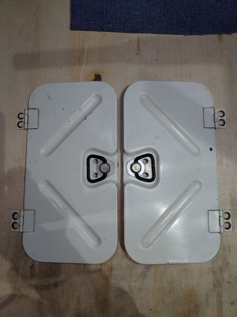 S30　フェアレディZ　リヤ工具箱リッド左右セット