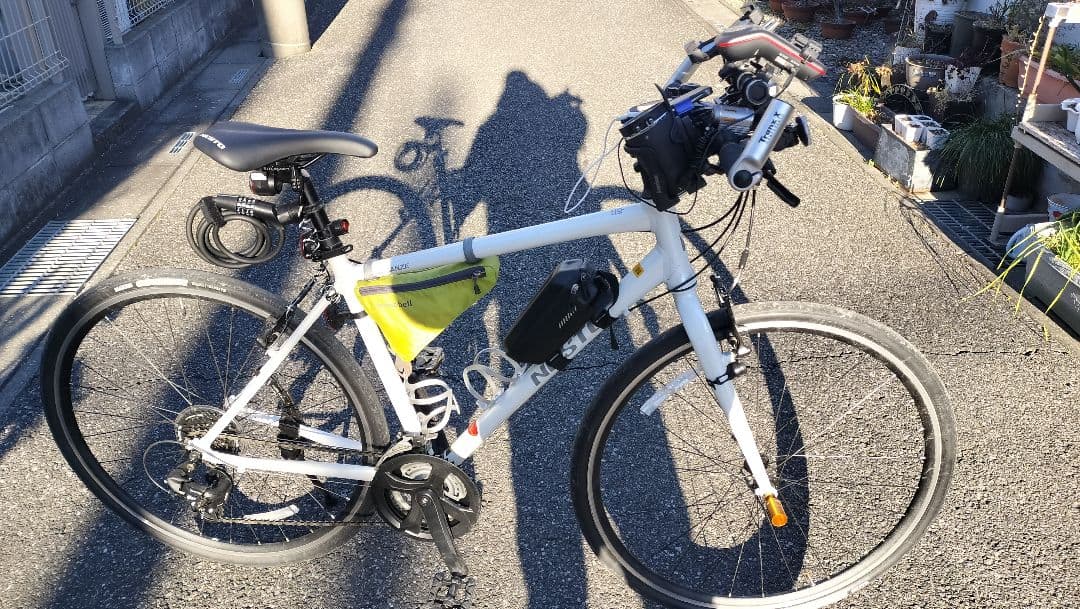 NESTOスポーツバイク ホワイト DETONATORタイヤ700✖32c