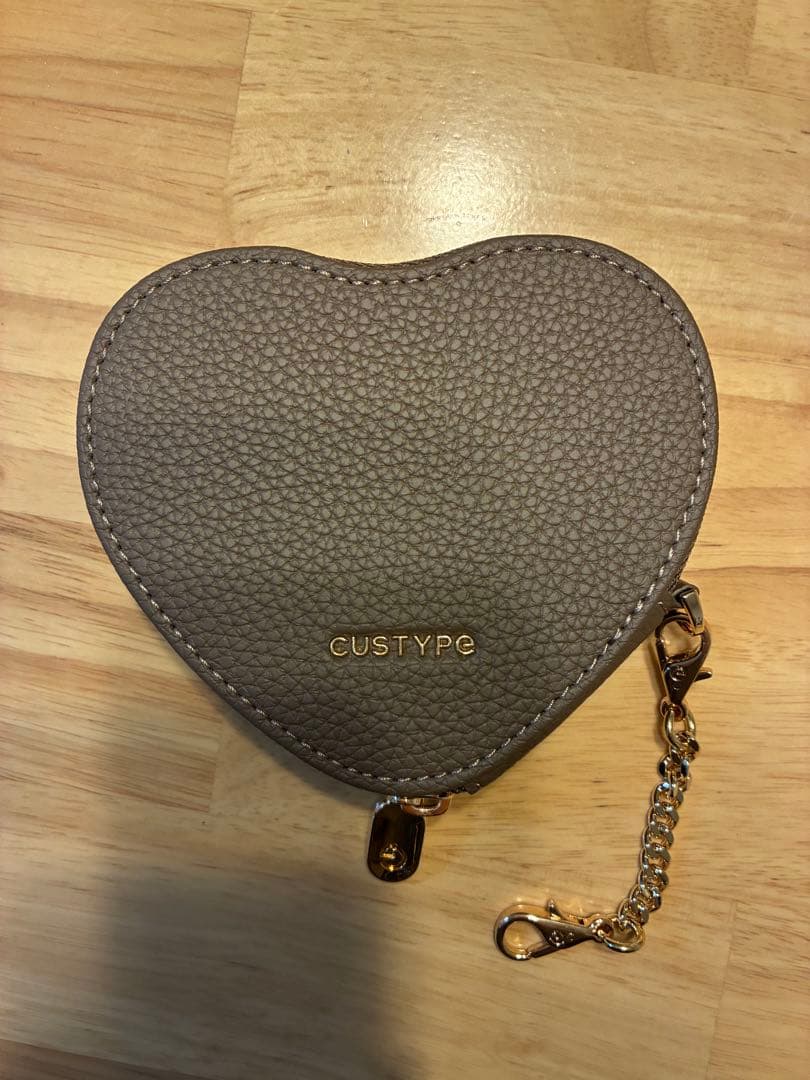 Custype ハート型 iPhone16eケース ブラウン(モカ)