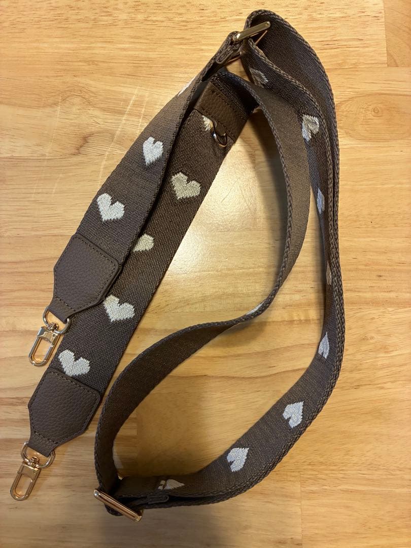 Custype ハート型 iPhone16eケース ブラウン(モカ)