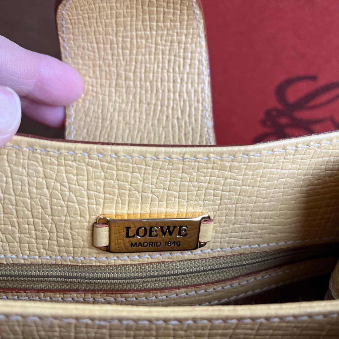 LOEWE イエロー レザー ショルダーバッグ