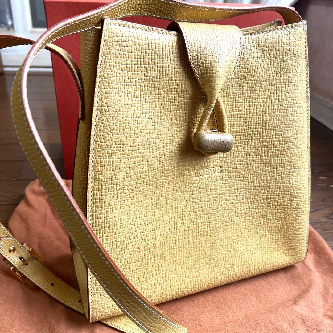 LOEWE イエロー レザー ショルダーバッグ