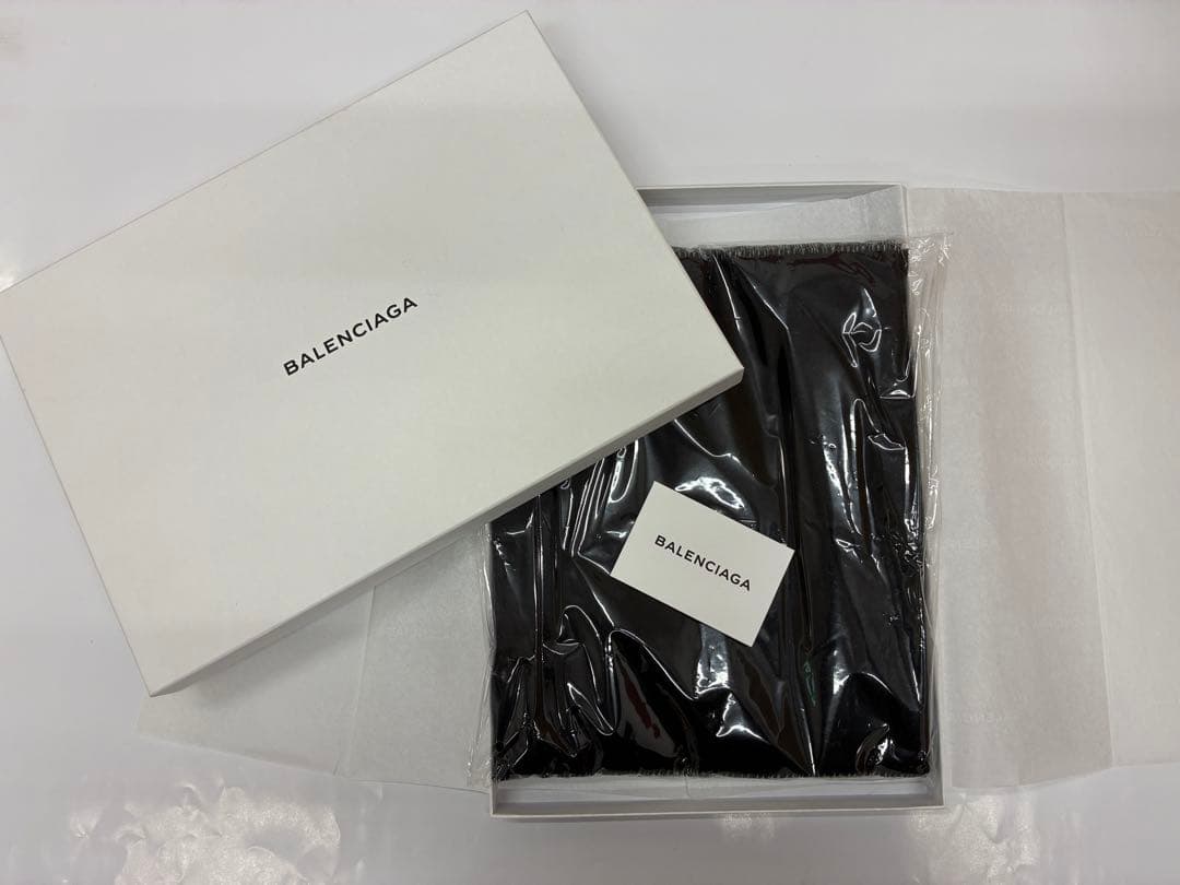 ▲未使用品BALENCIAGA 　バレンシアガ　512732　ロゴ入りマフラー