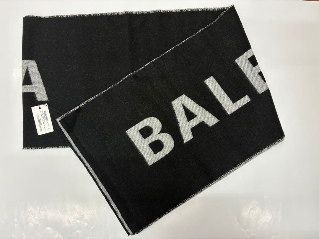 ▲未使用品BALENCIAGA 　バレンシアガ　512732　ロゴ入りマフラー