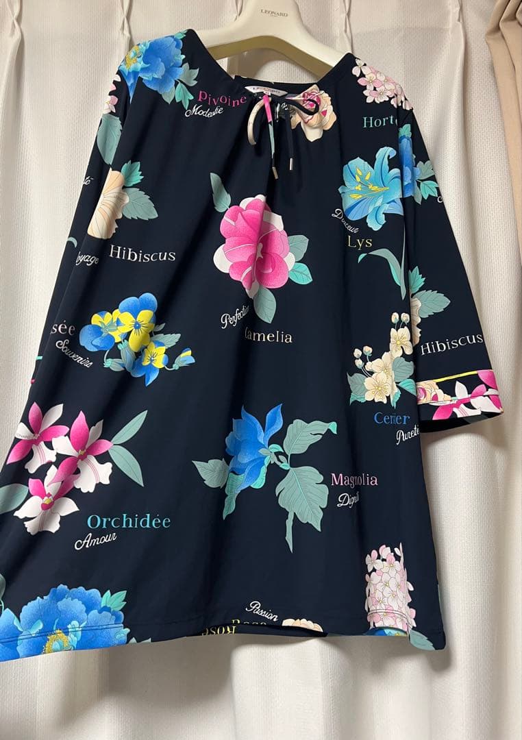 連休中更に更にお値下　レオナール スポーツ　美品チュニック吸湿速乾　44 濃紺