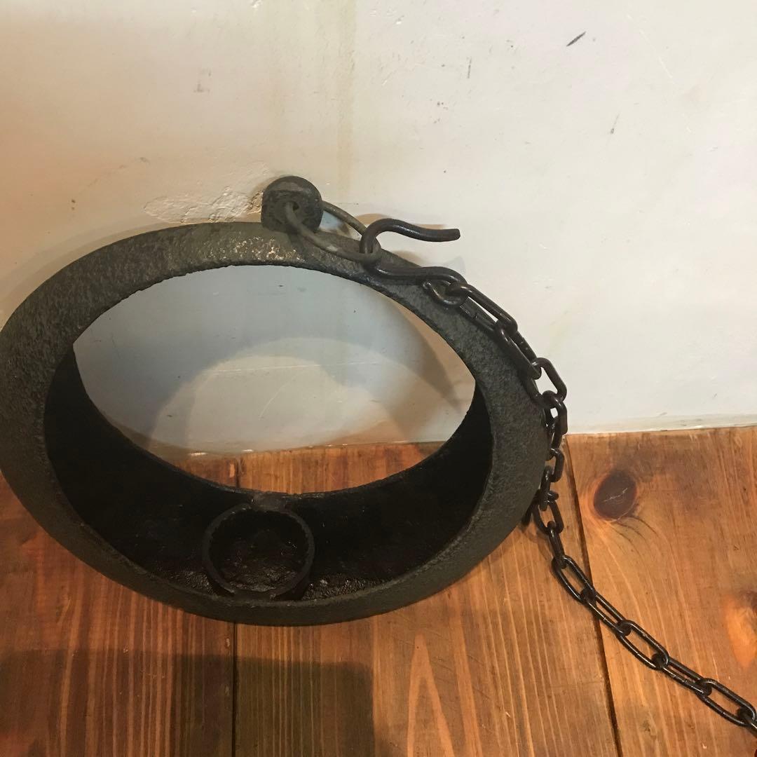 美品　金属製　花器　吊るし　満月型　 落ち着いたデザインが上品な　花道