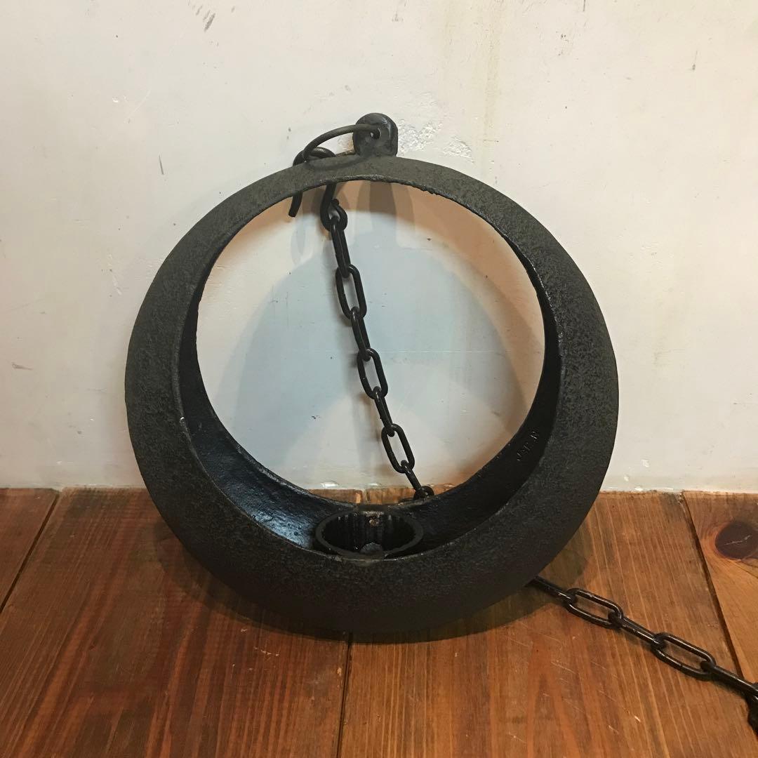 美品　金属製　花器　吊るし　満月型　 落ち着いたデザインが上品な　花道