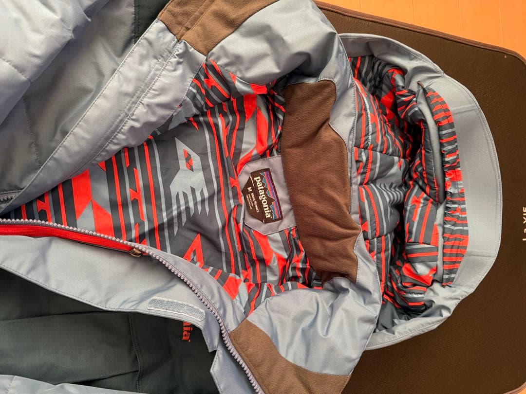 値下げ　patagoia スキー・スノボウェア 中綿入り 青緑