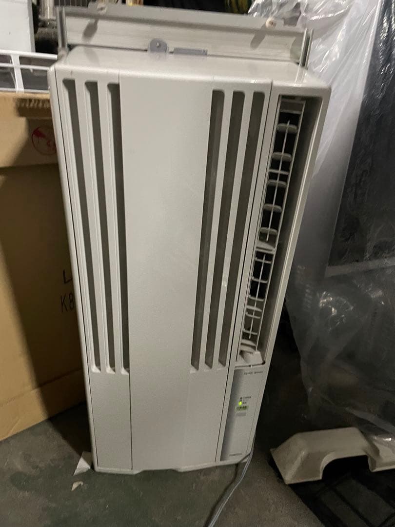 窓用エアコン 縦型 ホワイト