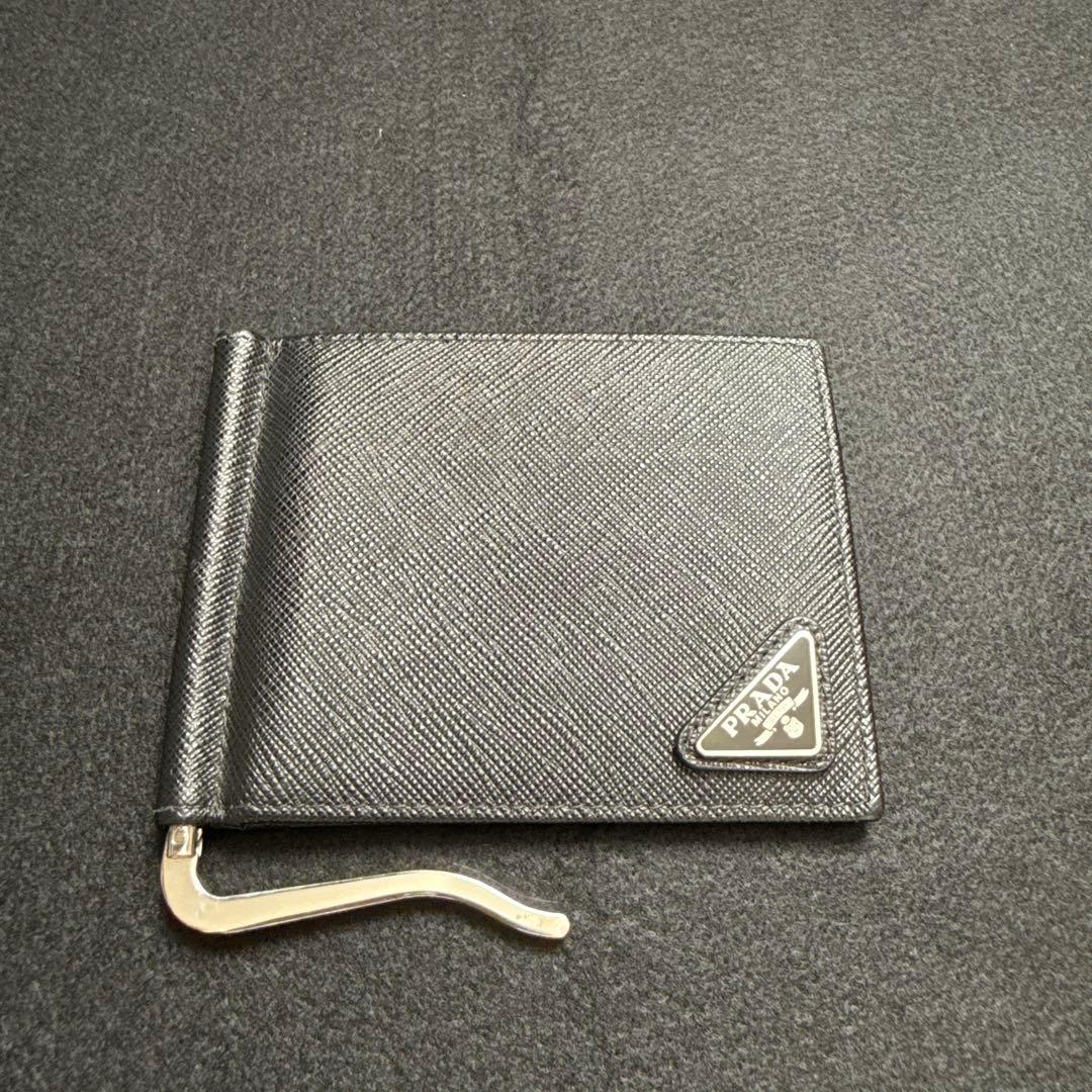 PRADA(プラダ) サフィアーノ マネークリップ 二つ折り財布 ブラック