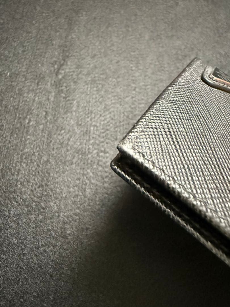 PRADA(プラダ) サフィアーノ マネークリップ 二つ折り財布 ブラック