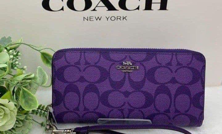 新品未使用コーチ長財布パープルシグネチャーレディースメンズ送料無料即日発送