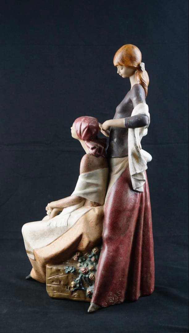 LLADRO 12070 リヤドロ「髪をすく姉妹」