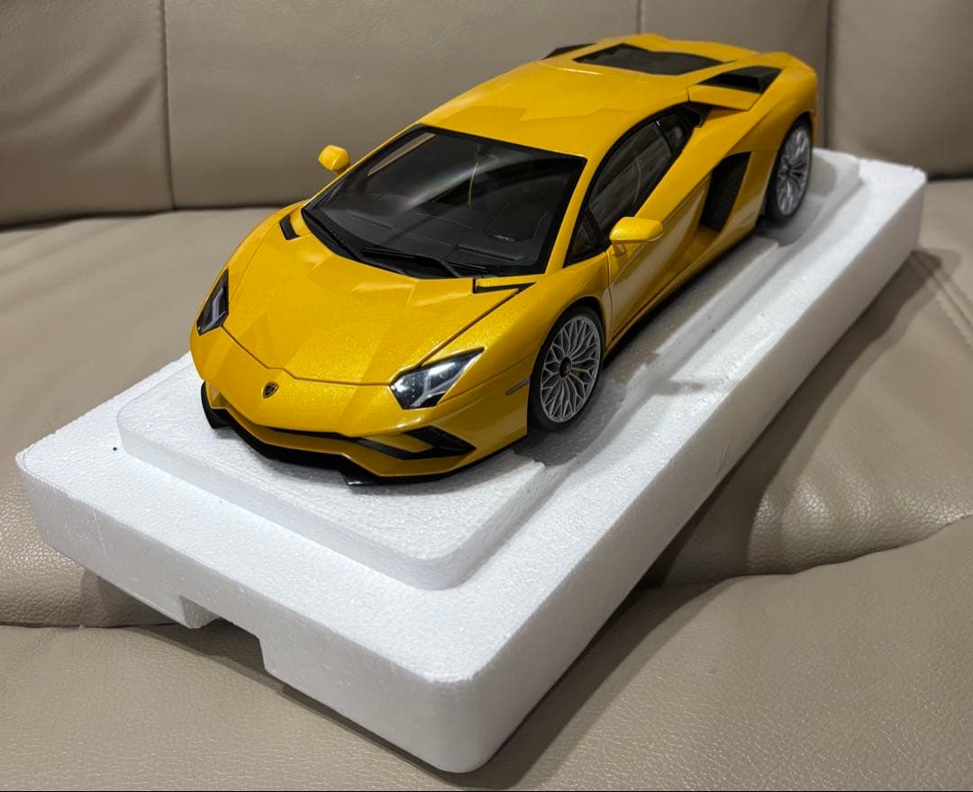AUTOart オートアート 1/18ランボルギーニ アヴェンタドール