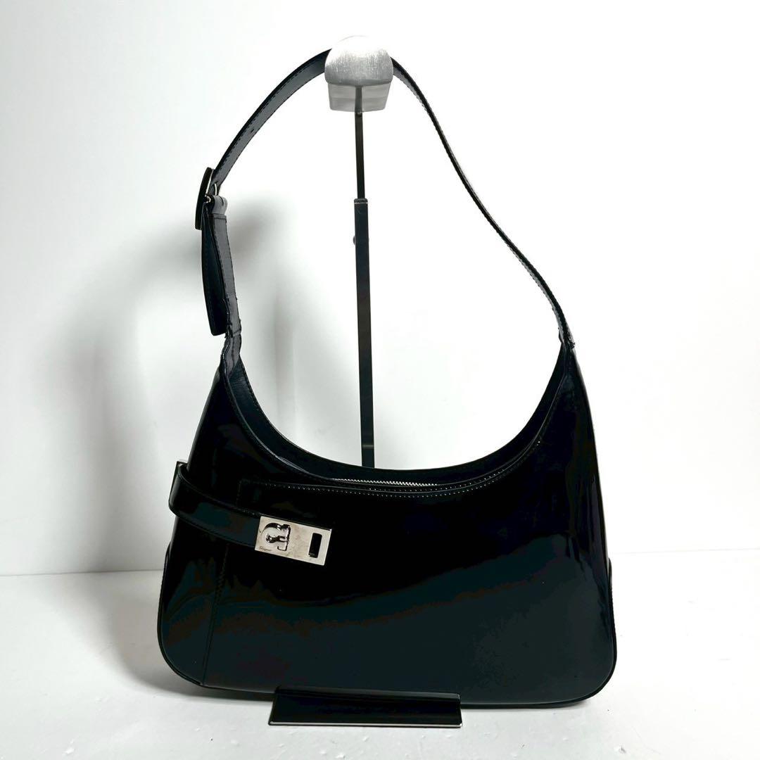 【極美品✨】フェラガモ ガンチーニ ホーボバッグ ワンショルダー レザー 黒