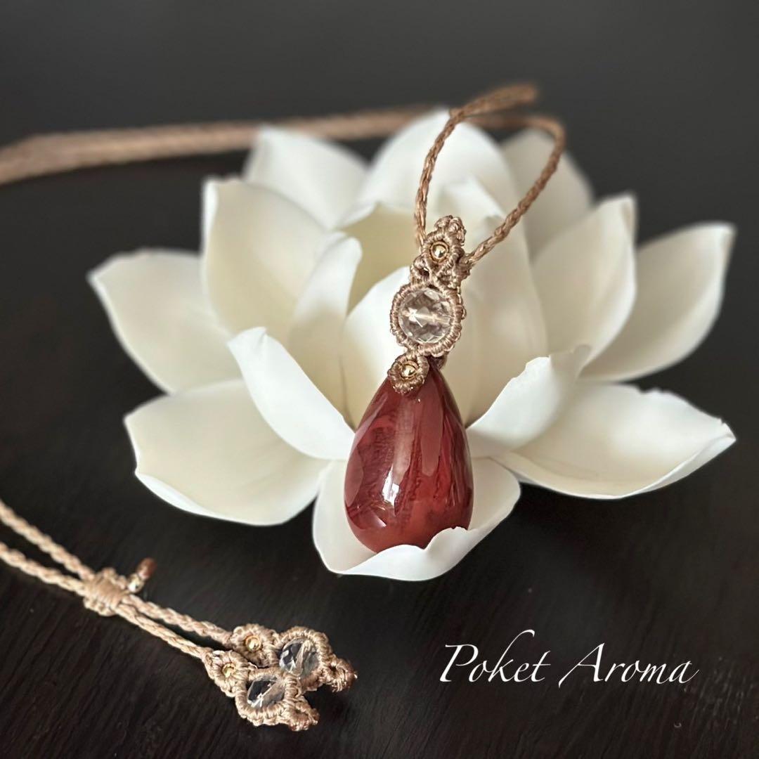 『紅景』アンデシンドロップと水晶のマクラメペンダントネックレス