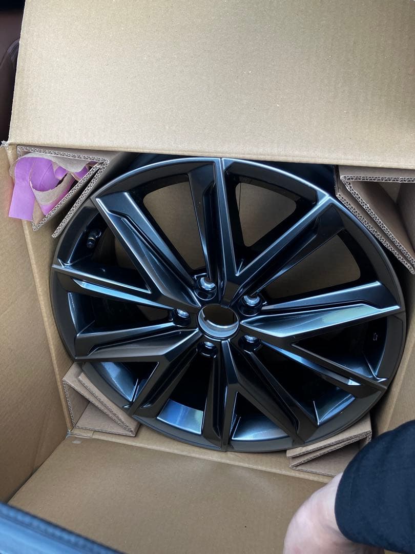 レクサス　LBX リラックス　純正ホイール　未使用　ディーラー新車取り外し